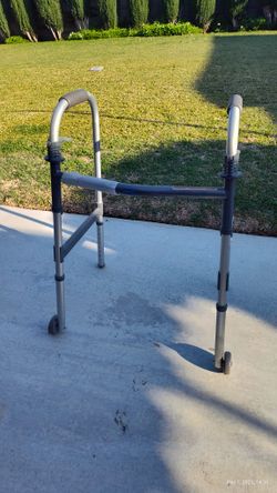 Folding Walker/New / Folding
