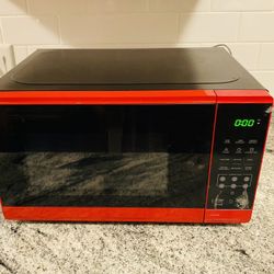 Mainstays 0.7 Cu Ft Countertop Microwave Oven 
