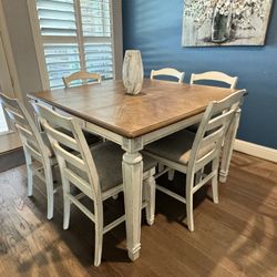Dining Table Set - 6 Chairs - Excellent Condition 