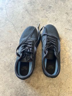 Black Nike boys canvas size 7.5 lace up shoes