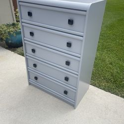 Super Clean 5 Drawer Dresser