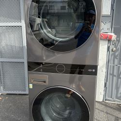 Washer And Dryer Stackable LG - 27 Inches 