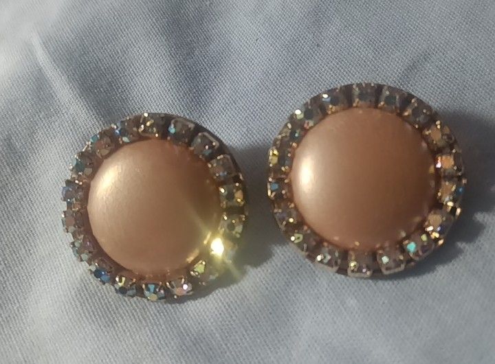  Peach Faux Pearl Clamp On earrings Surrounded By rhinestone 