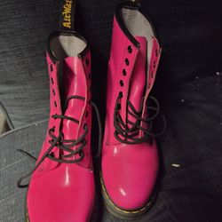DR.Martins (Air Cusion Sole)(Air Wairwith Bouncing Soles) Hot Pink New Size 9 Womans