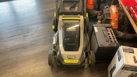Ryobi 40v electric self propelled lawn mower with 6ah 40v battery and charger