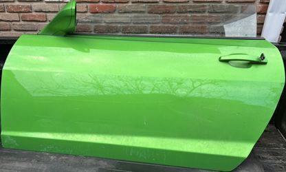 2010/2011 Camaro Left Door in Synergy Green, hardest color to find! $450 FIRM.