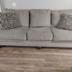 “Like-New Gray 3-Piece Sofa Set – Armchair, Loveseat & 3-Seater – Lightly Used, Great Condition!”