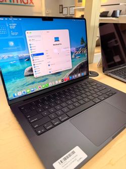 Macbook Air 14" 2024 M5 24GB 1TB Midnight Black one year Apple care