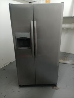 STAINLESS STEEL FRIGIDAIRE .
