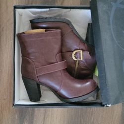 Brown Boots/Booties, 8.5 size