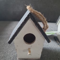 DECORATIVE  BIRD HOUSE 
