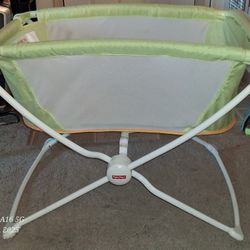 Fisher-Price Baby Bassinet/cradle
