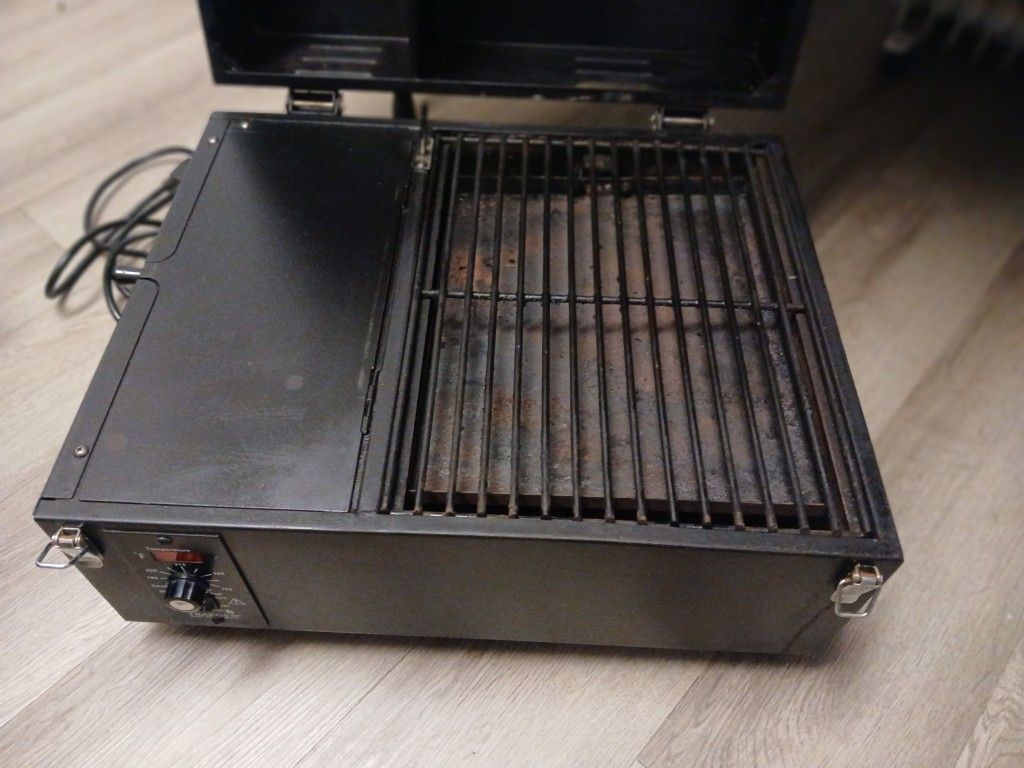 Traeger Wood Pallet Electric Grill $200firm