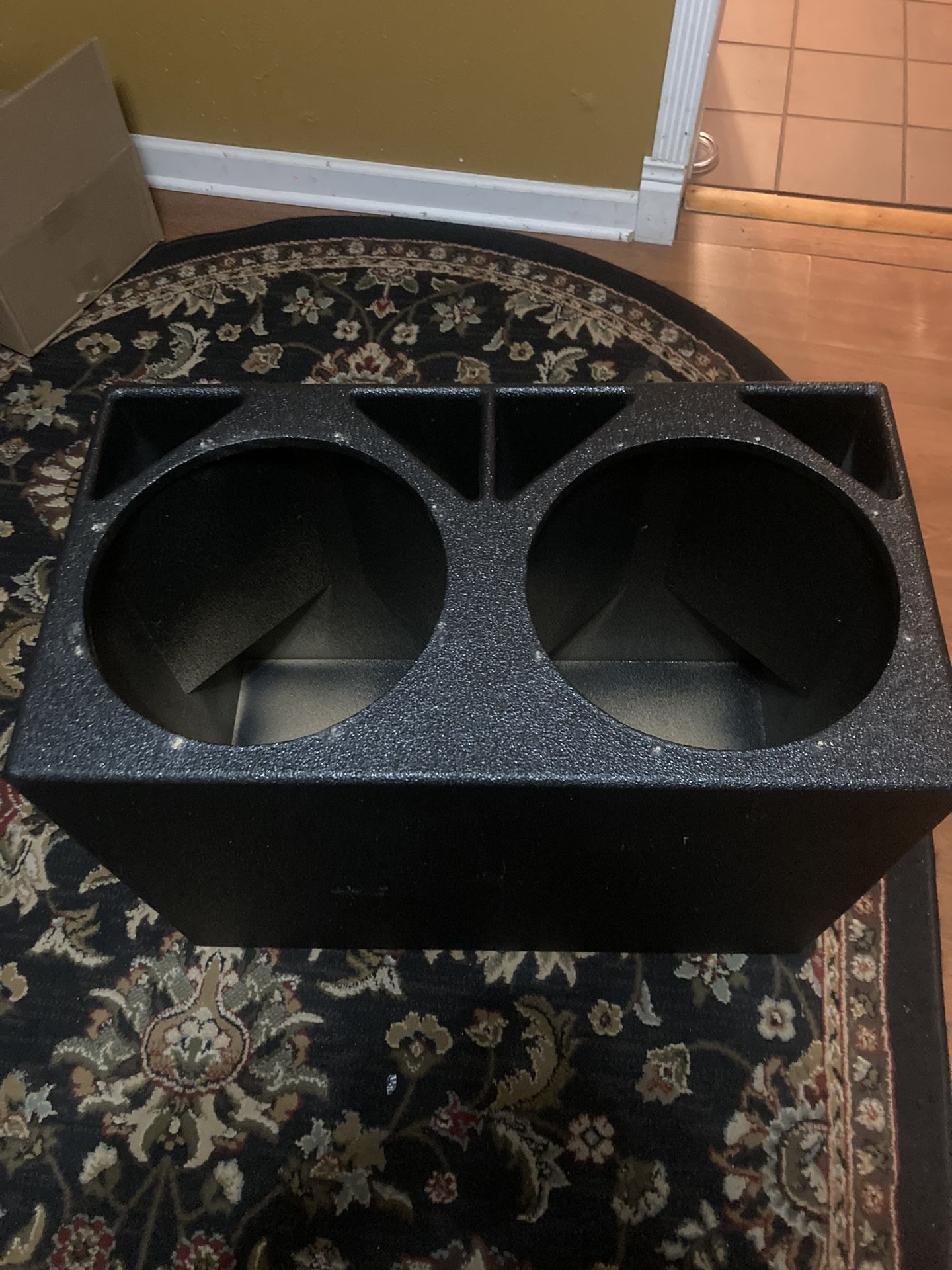 Pro box for 212 inch subs planet audio 1500 W class D amp 2000 W crunch amp everything in good condition