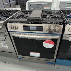 Frigidaire 30” Slide In Stove  Air Fryer 