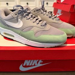 Nike shoes size 12 men’s