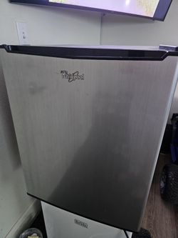 Whirlpool mini fridge