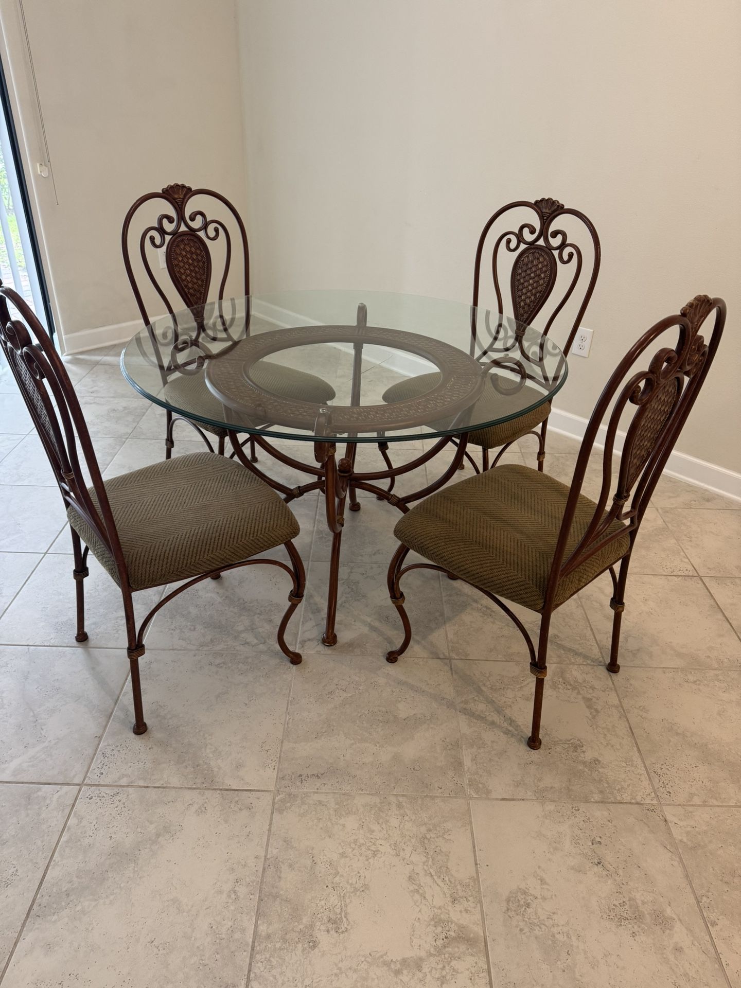 Round Dining Room Set