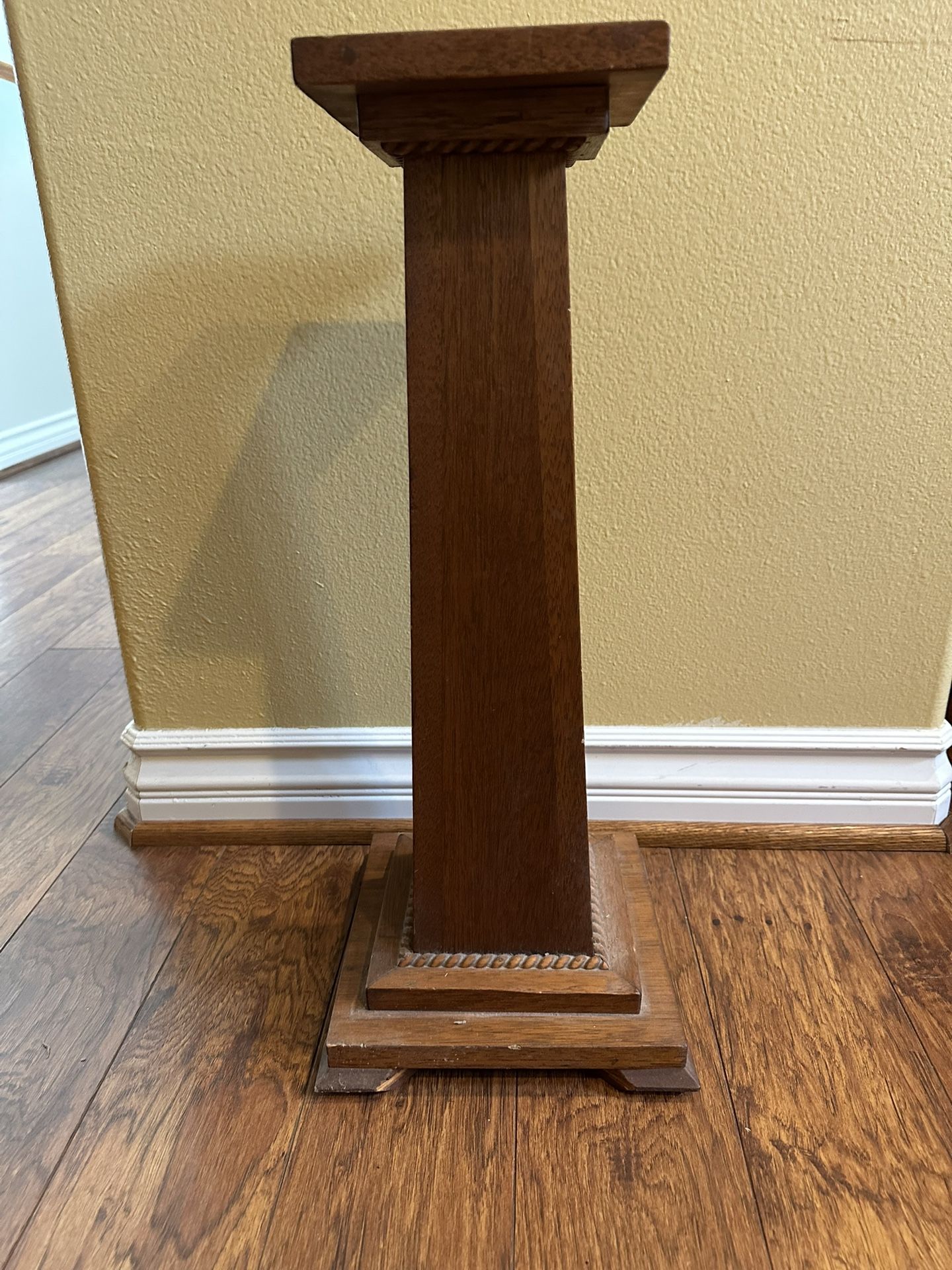 Antique oak pedestal excellent