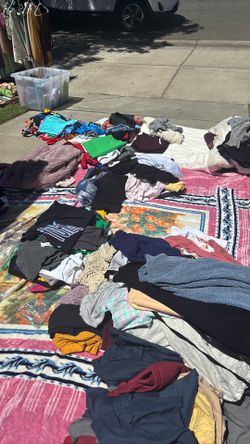 Free women’s clothes large and medium