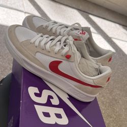 Nike SB ADVERSARY