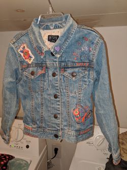 Children's place size 5/6 girls embroidered Jean jacket