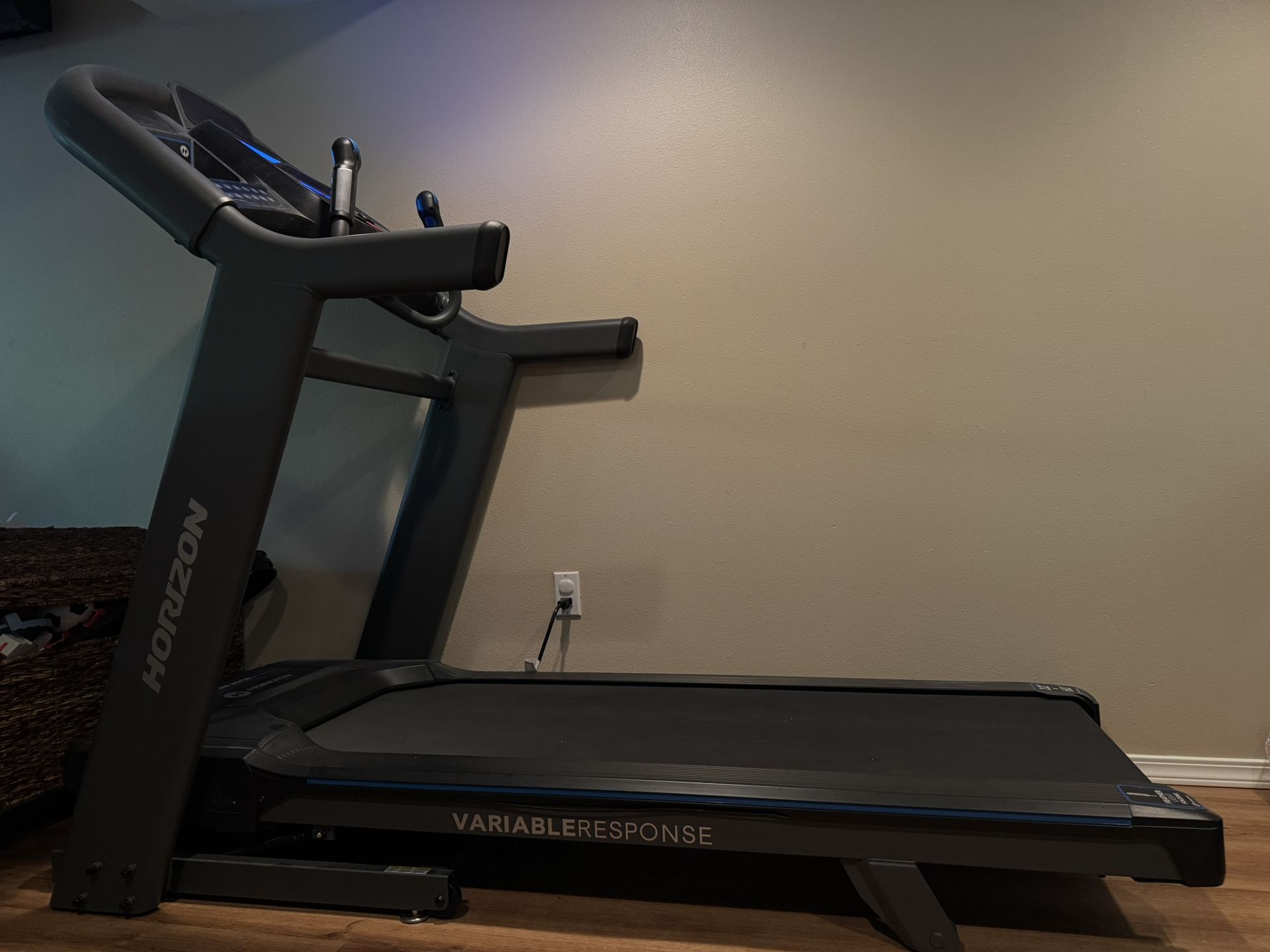 Horizon 7.4 AT Treadmill