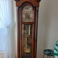Grandfather Clock Howard Miller 