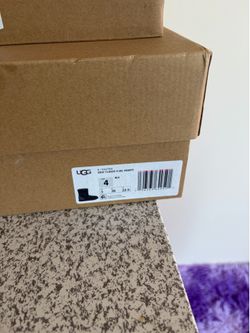 NEW - Black Classic II Gel Heart Uggs