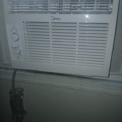 Midea   A/C window unit