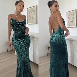 Runaway Lionell Emerald Green Zebra Stripe Backless Maxi Dress Sz XS  The Runaway Lionell Emerald Green Zebra Stripe Backless Maxi Dress in size XS is