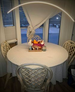 Glass top Dining Table w/4 Chairs