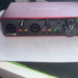 Focusrite Scarlett 2i2 3rd Gen USB Audio Interface Bundle