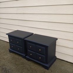2 Thomasville Night stands in Excellent condition
