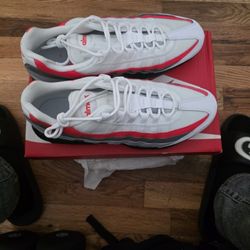 Nike Air Max 95 Essential 