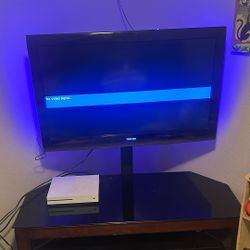Toshiba Tv And Tv Mount Shelf (Xbox Sold Separately )