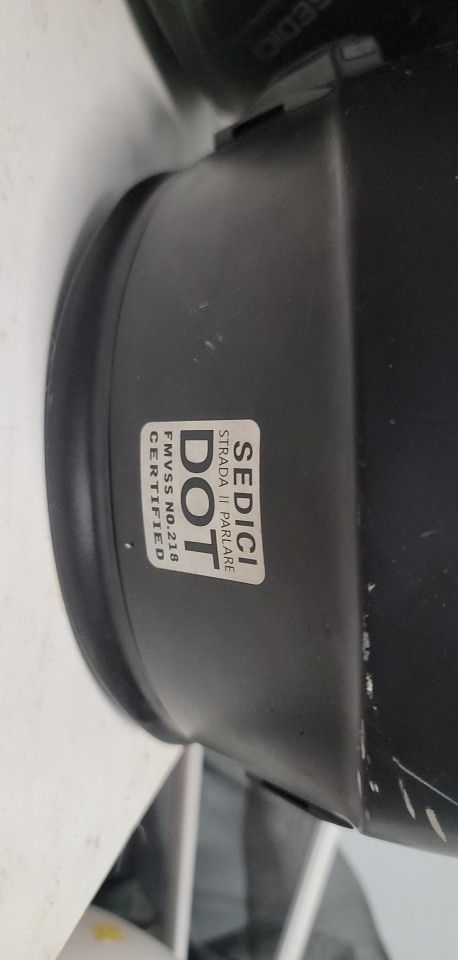 1 Sedici Helmets