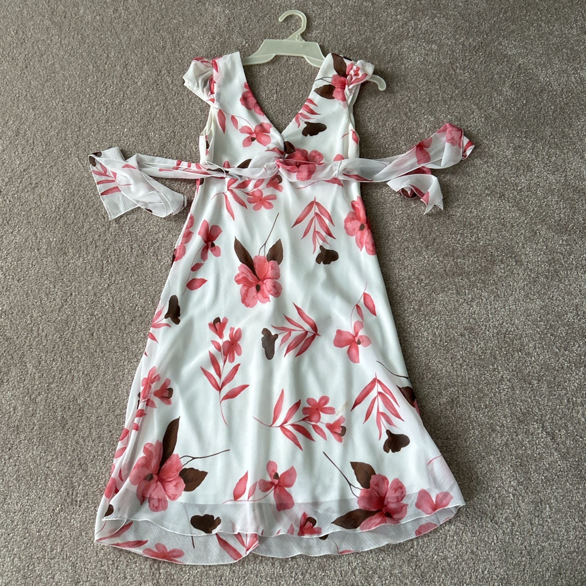 Size 5 White And Pink Hawaiian Vibe Cap Sleeve Dress