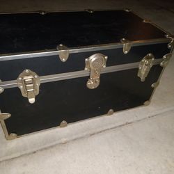 Rhino storage footlocker 32×18×14