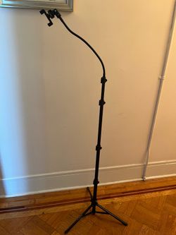 Adjustable cellphone tripod
