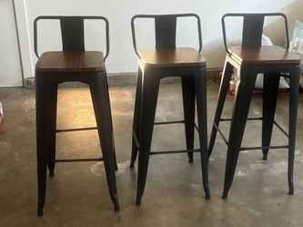 3 bar stools