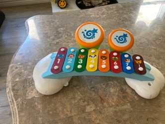 Xylophone toy without drumsticks
