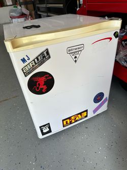 Emerson 1.7 cu ft Mini Fridge
