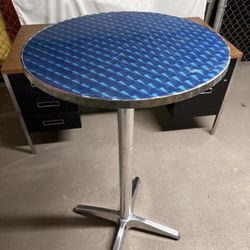 6 Bistro Tables