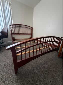 Queen bedroom set for sale!