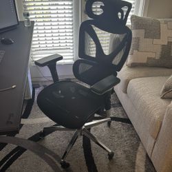 Ergonomic desk chair 