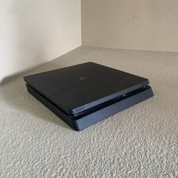 Playstation 4 slim