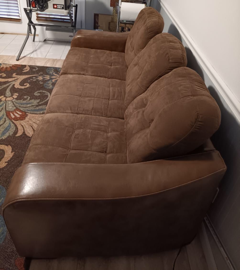 Brown Microfiber & Faux Leather Sofa/ Couch 