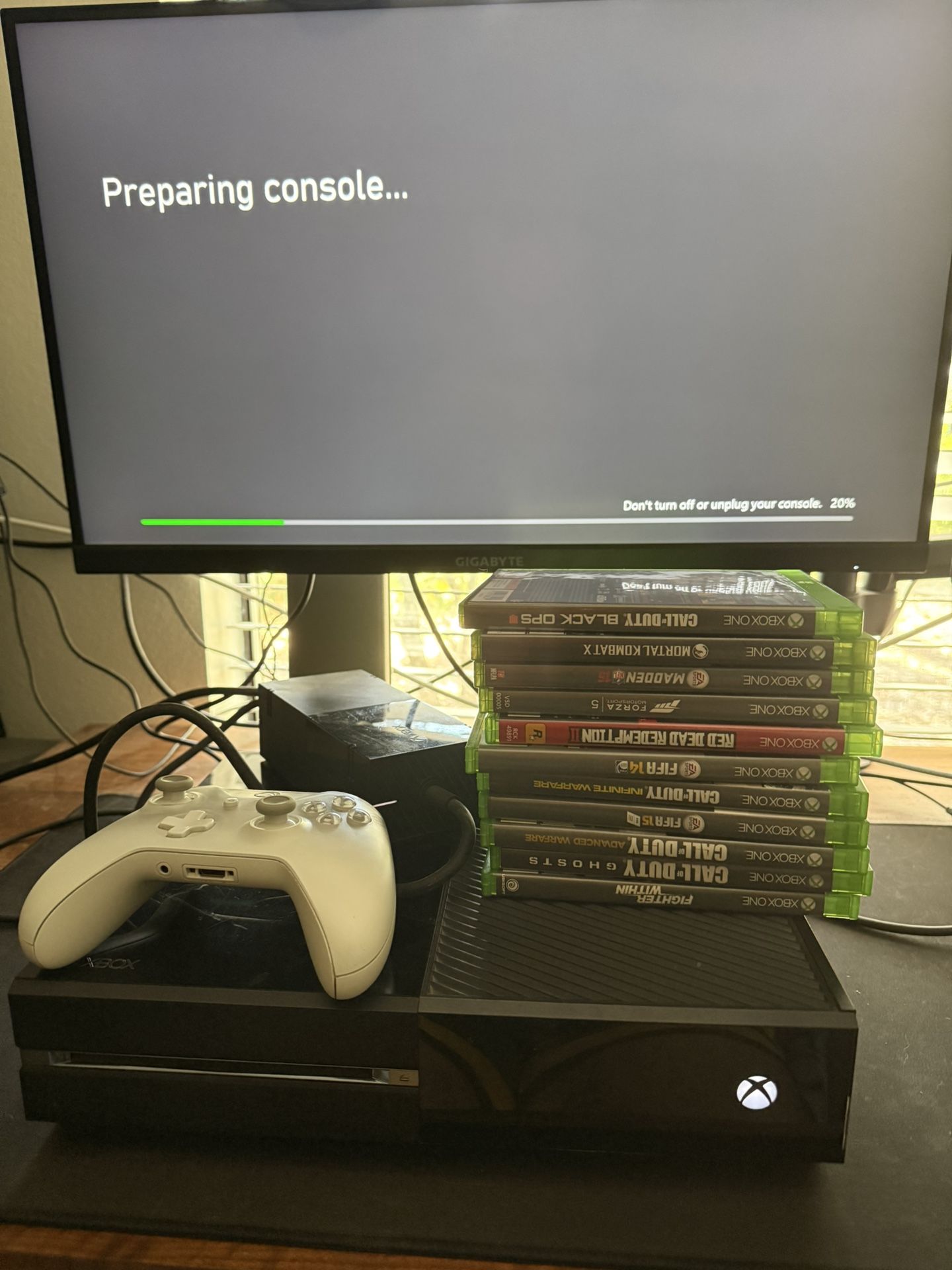 Xbox One - 11 games - 1x Controller