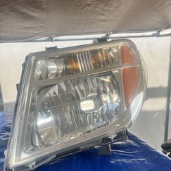 Nissan Pathfinder Headlight